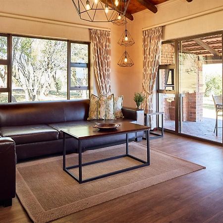 Hotel First Group Qwantani Harrismith Esterno foto