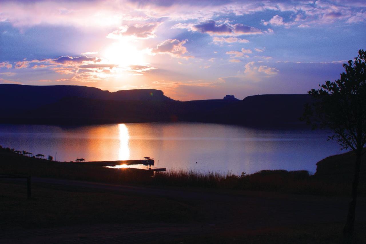 Hotel First Group Qwantani Harrismith Esterno foto