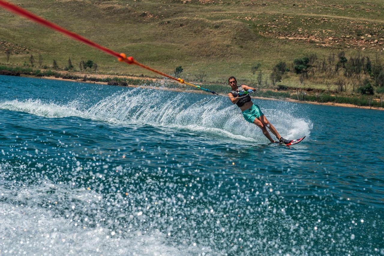 Hotel First Group Qwantani Harrismith Esterno foto