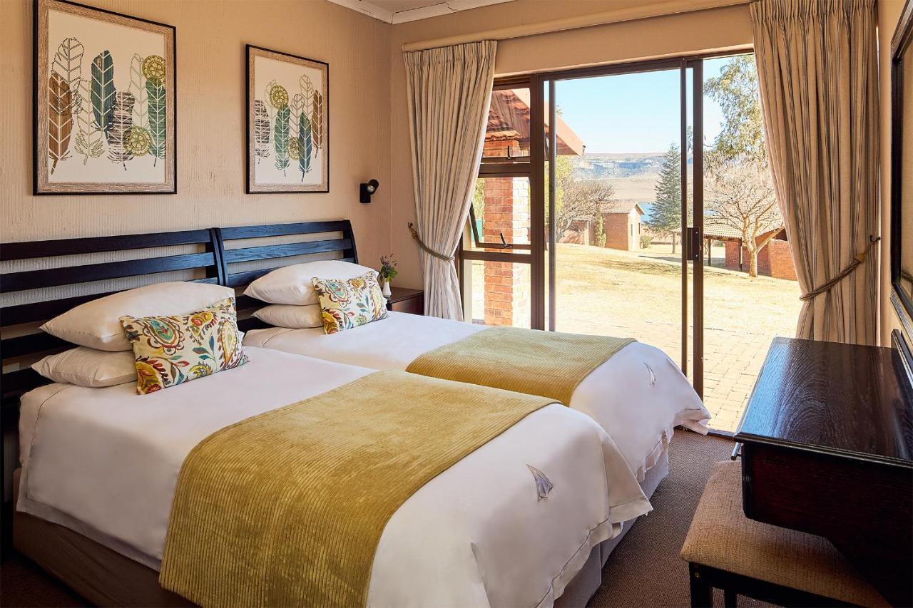 Hotel First Group Qwantani Harrismith Esterno foto