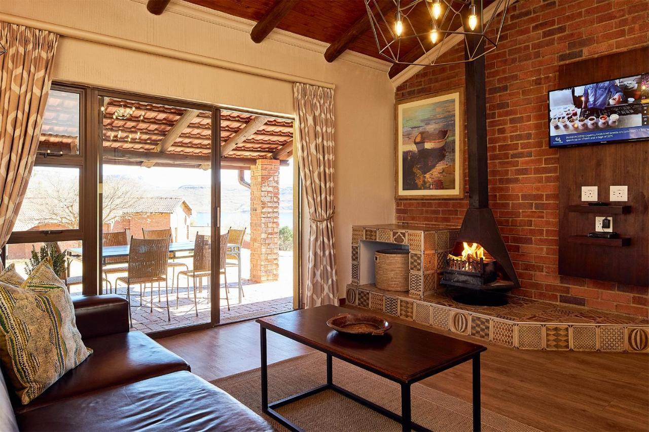Hotel First Group Qwantani Harrismith Esterno foto