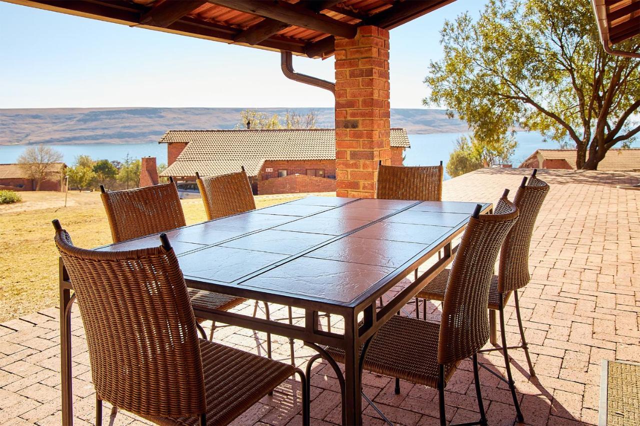 Hotel First Group Qwantani Harrismith Esterno foto