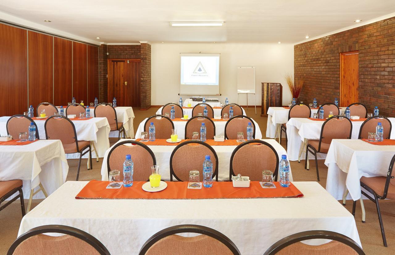 Hotel First Group Qwantani Harrismith Esterno foto