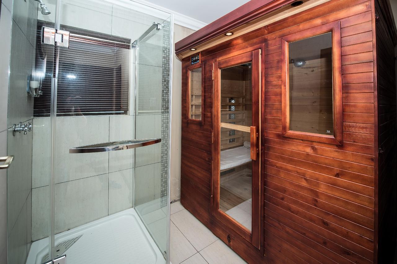 Hotel First Group Qwantani Harrismith Esterno foto