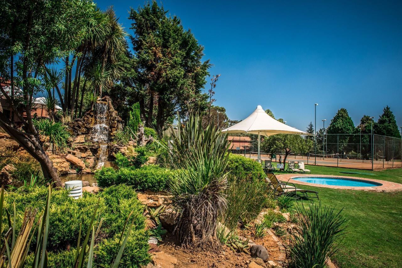 Hotel First Group Qwantani Harrismith Esterno foto