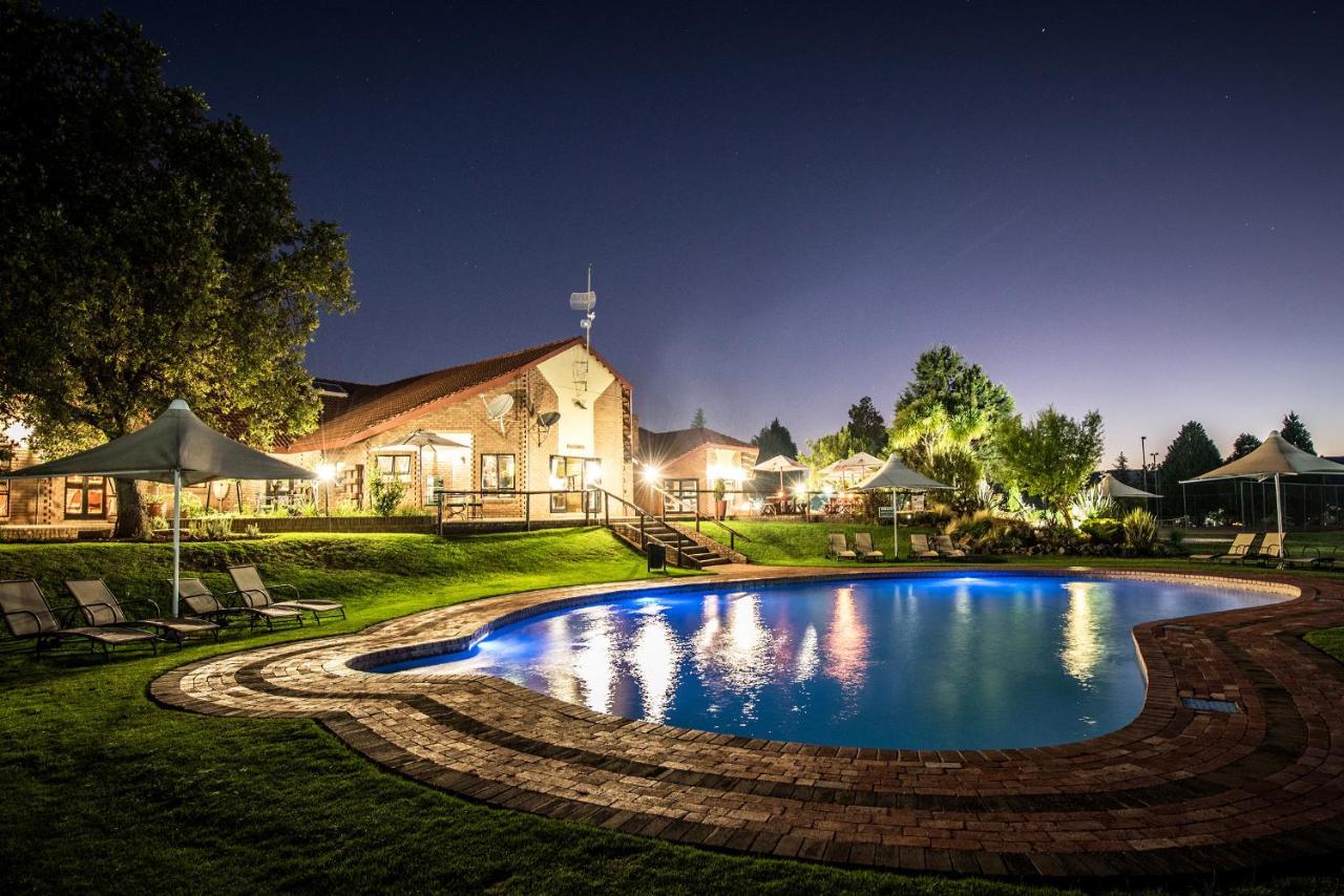 Hotel First Group Qwantani Harrismith Esterno foto