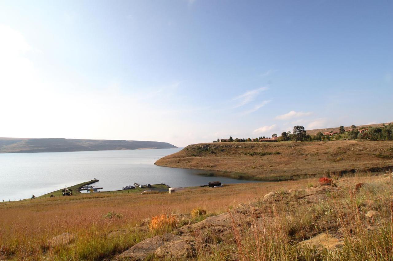 Hotel First Group Qwantani Harrismith Esterno foto