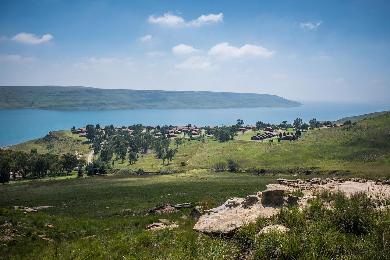 Hotel First Group Qwantani Harrismith Esterno foto