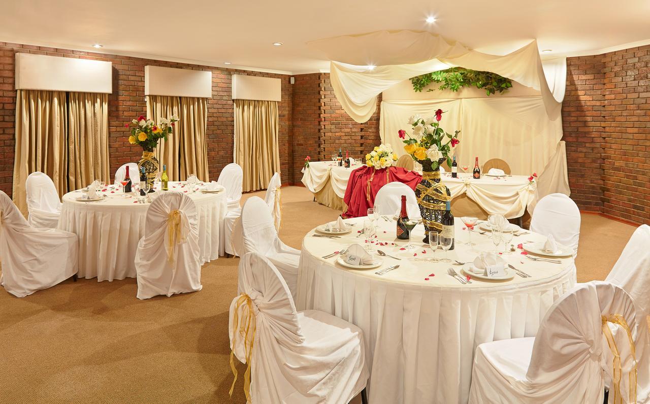 Hotel First Group Qwantani Harrismith Esterno foto
