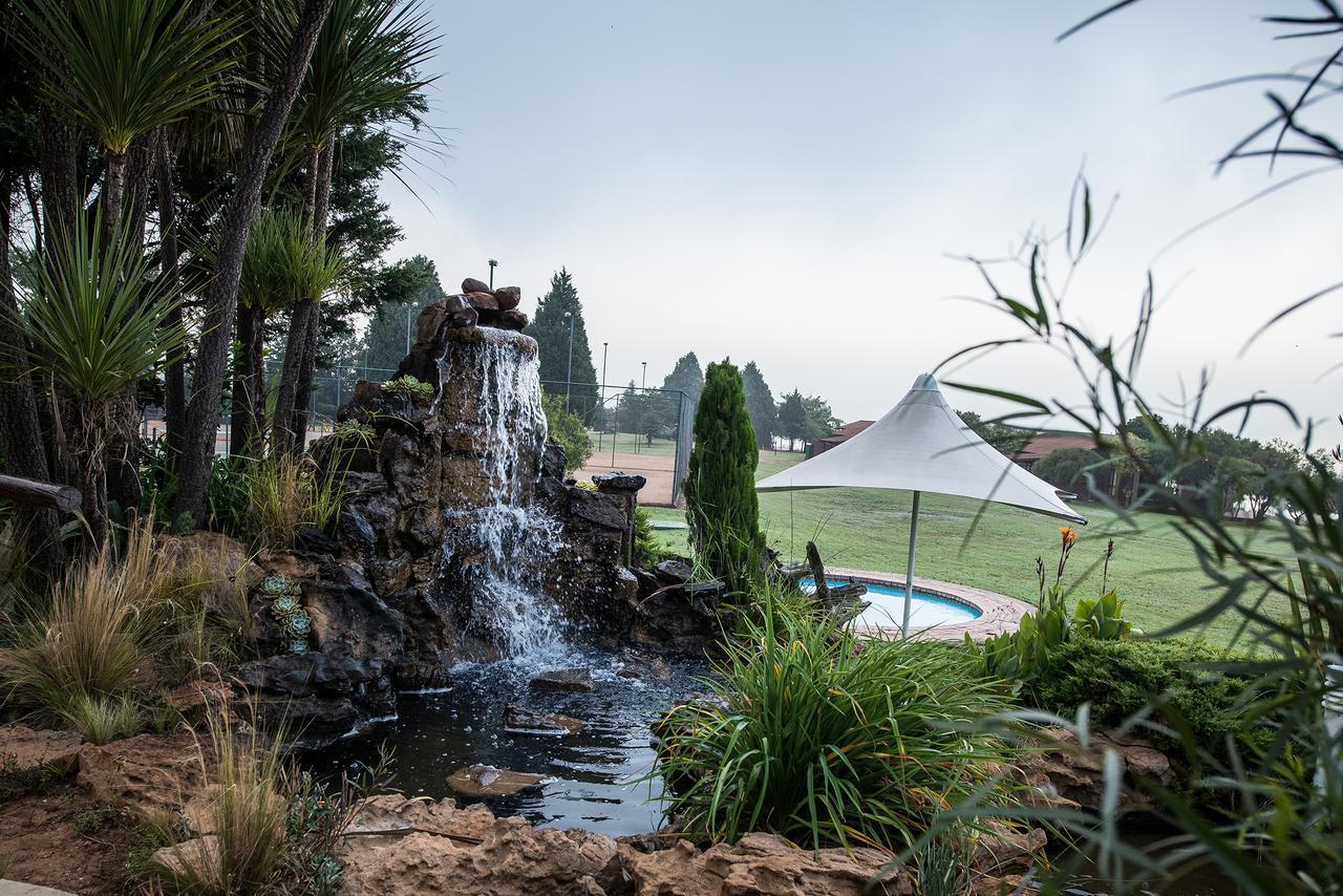 Hotel First Group Qwantani Harrismith Esterno foto