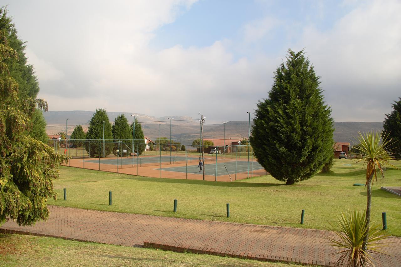 Hotel First Group Qwantani Harrismith Esterno foto